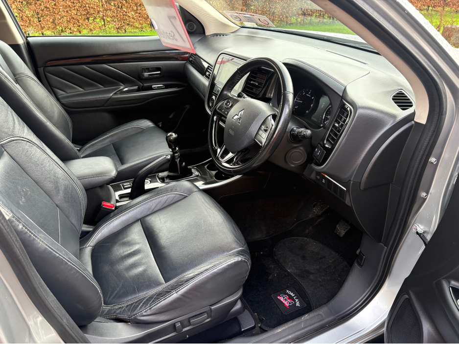 2018 Mitsubishi Outlander - image 11