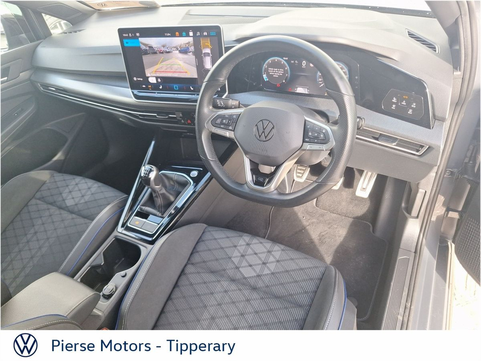 2024 Volkswagen Golf - image 2