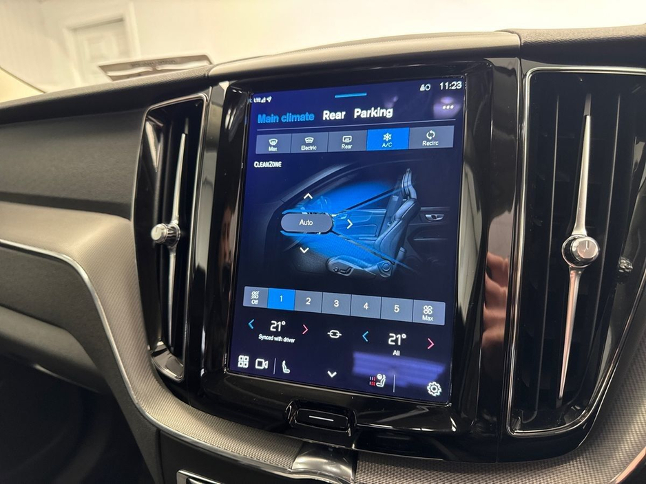 2022 Volvo XC60 - image 20
