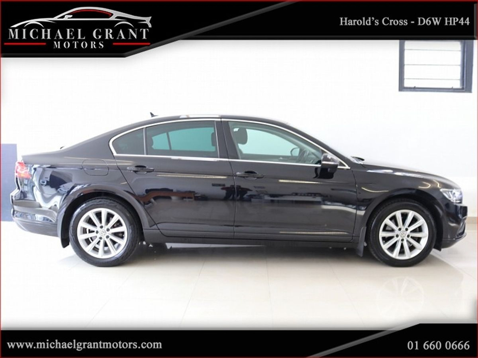 2020 Volkswagen Passat - image 4