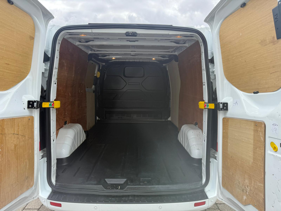 2022 Ford Transit - image 19