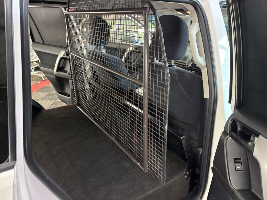 2014 Toyota Landcruiser - image 14