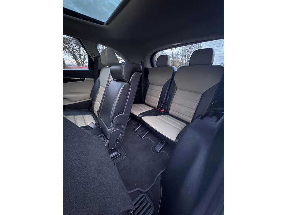 2017 Kia Sorento - image 22