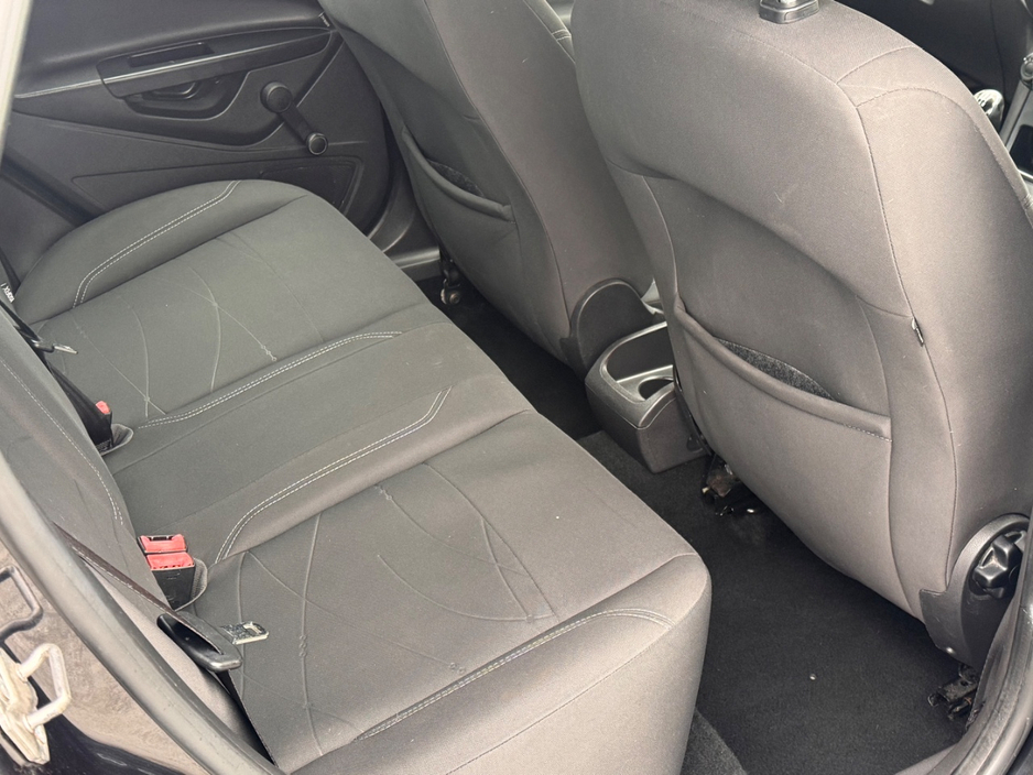 2014 Ford Fiesta - image 7