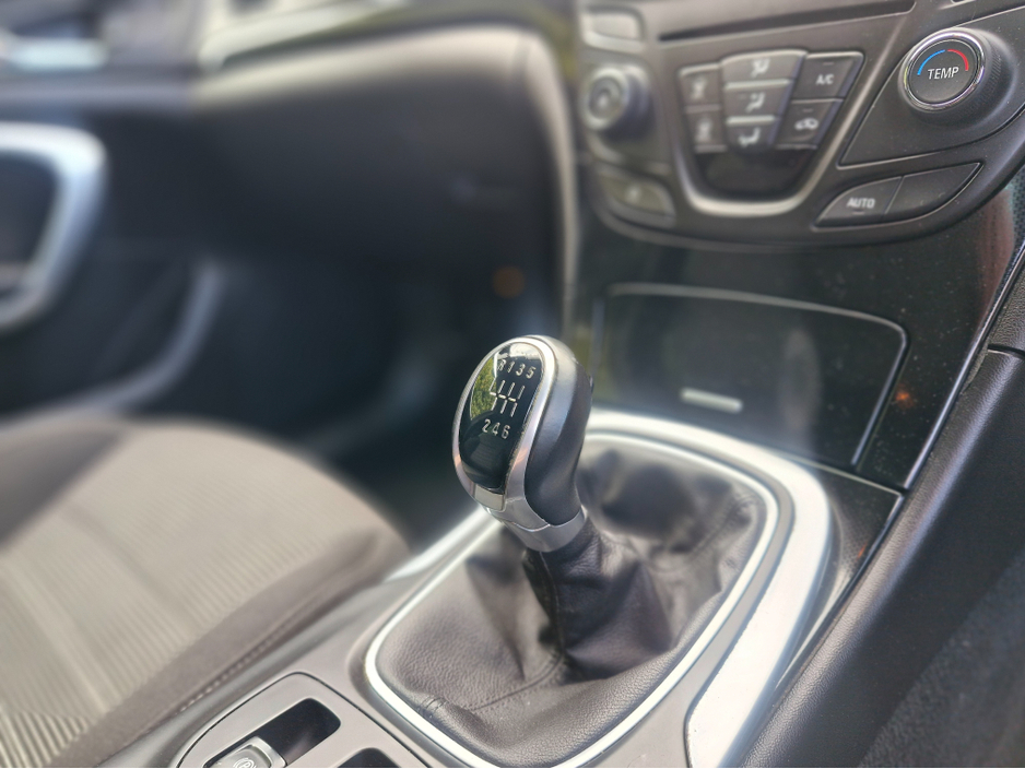 2016 Vauxhall Insignia - image 13