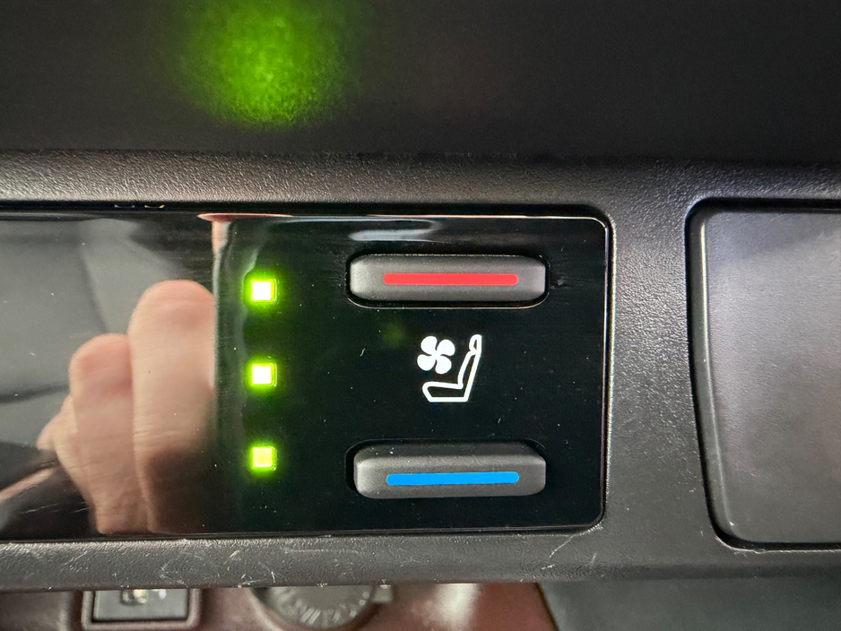 2023 Toyota Rav4 - image 26