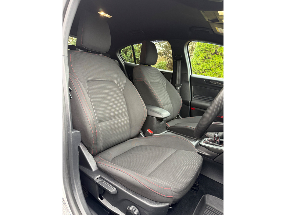 2022 Ford Focus - image 10