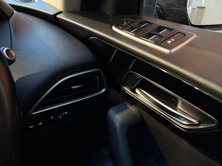 2016 Jaguar F-Pace - image 12