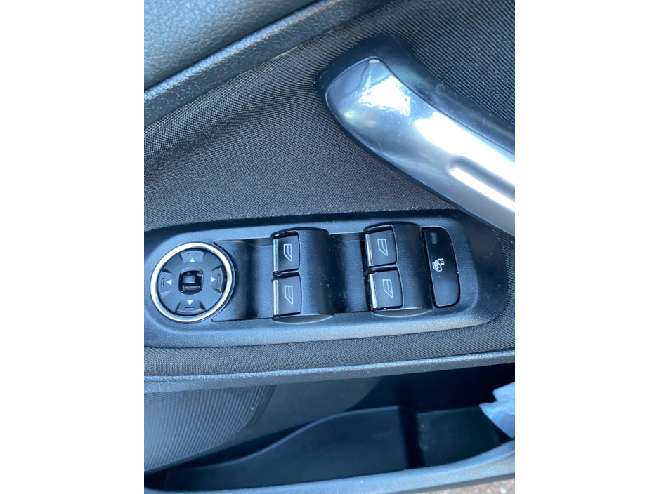 2013 Ford Galaxy - image 18