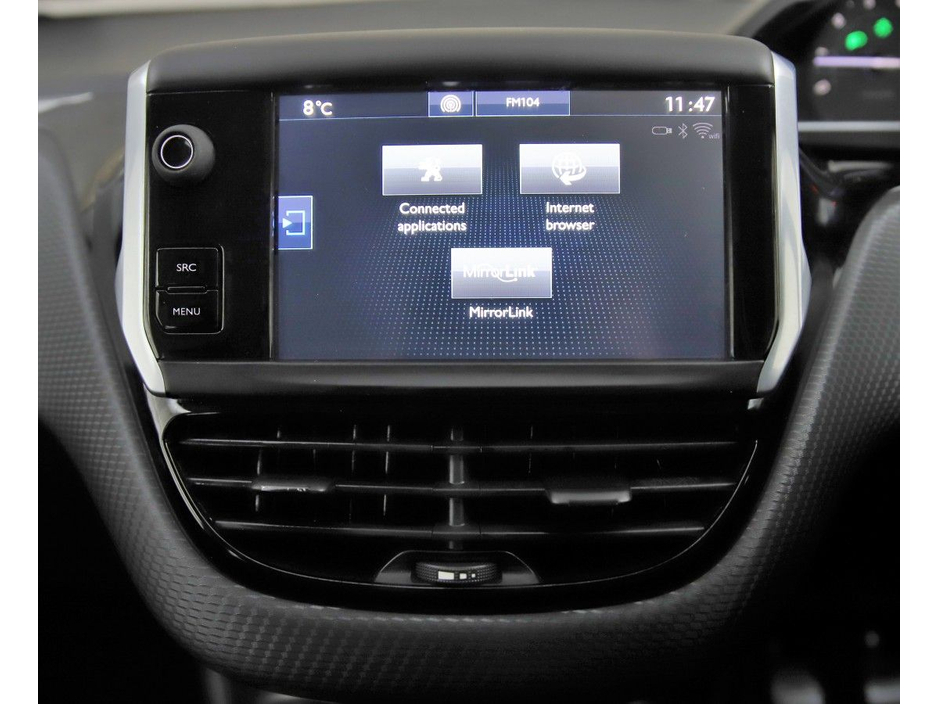 2015 Peugeot 208 - image 20