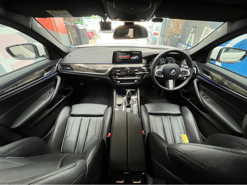 2018 BMW 5 Series - image 18