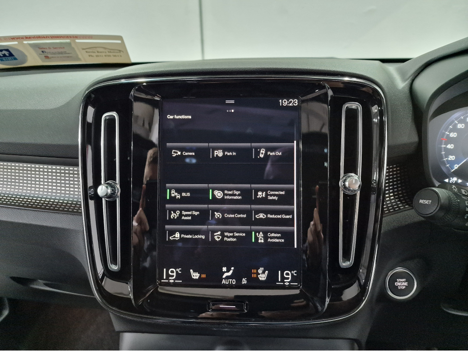 2021 Volvo XC40 - image 20