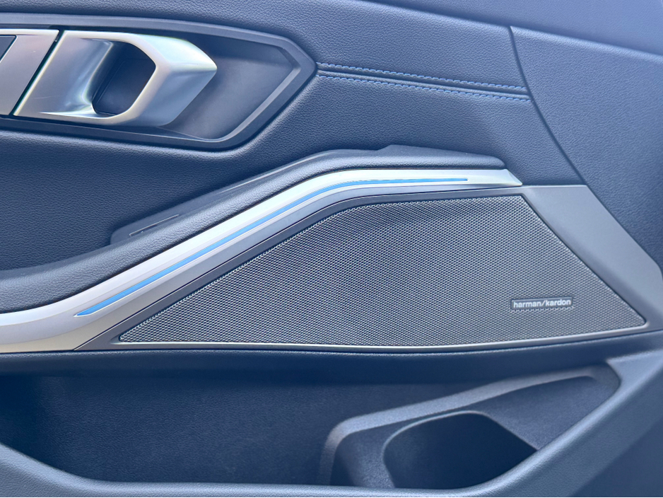 2024 BMW 3 Series - image 13