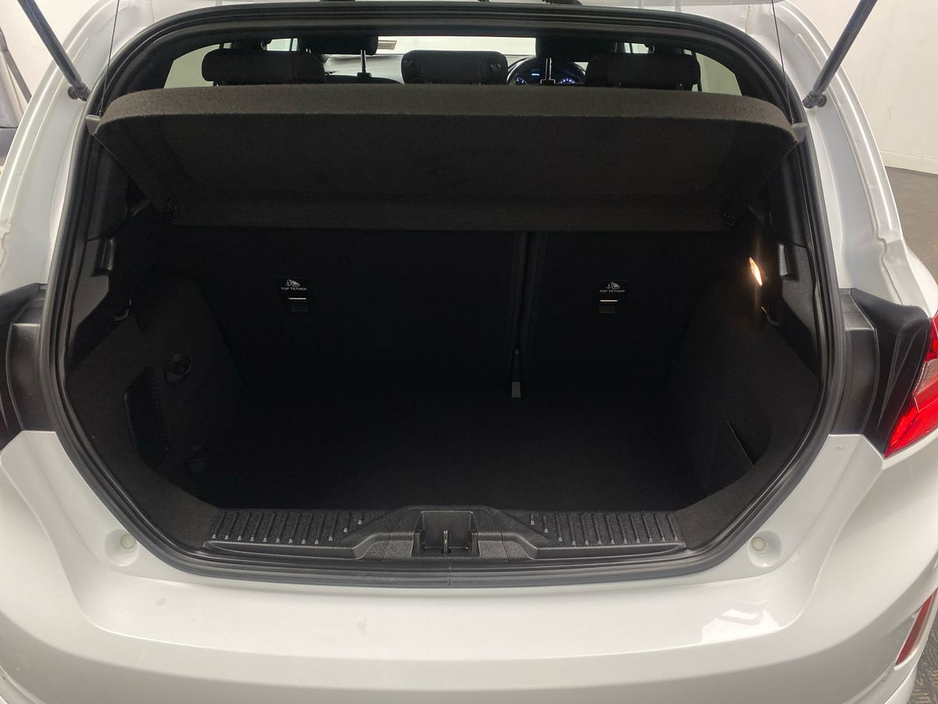 2019 Ford Fiesta - image 9