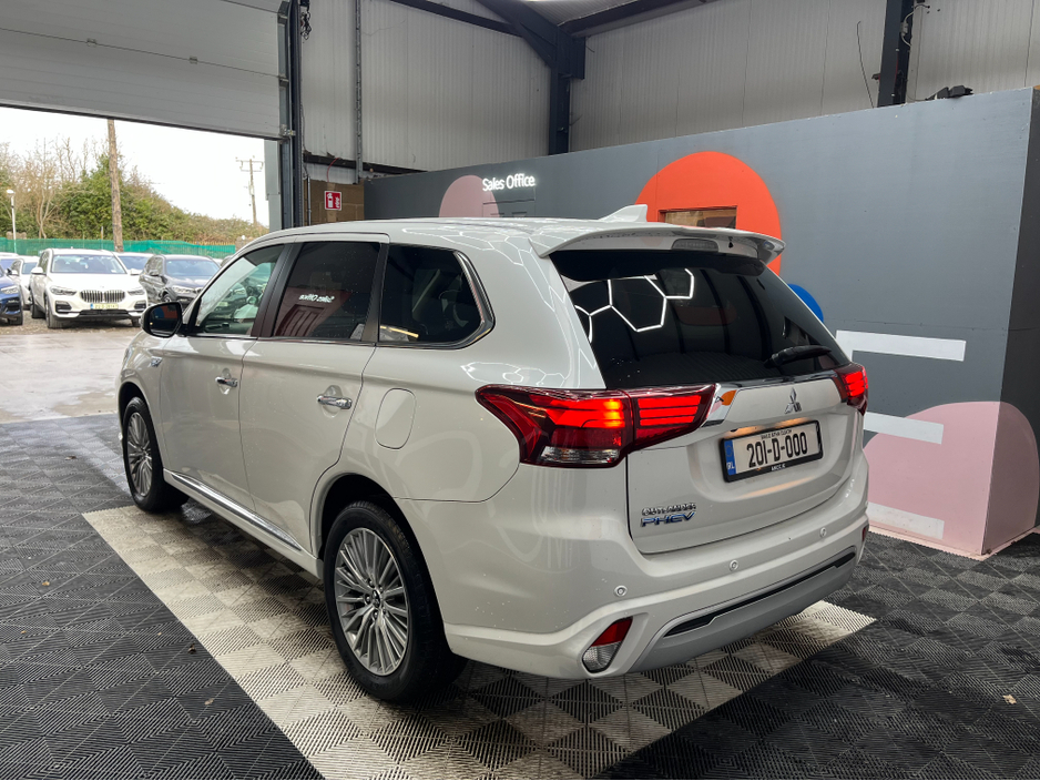 2020 Mitsubishi Outlander €24950! 2020 MITSUBISHI OUTLANDER PHEV G 2.4 AUTOMATIC / CRUISE CONTROL / 360° PARKING CAMERA / PADDLE SHIFTERS / ELECTRIC HEATED SEATS / HEATED STEERING WHEEL €24,950