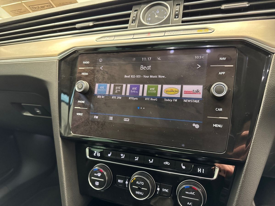 2019 Volkswagen Passat - image 19