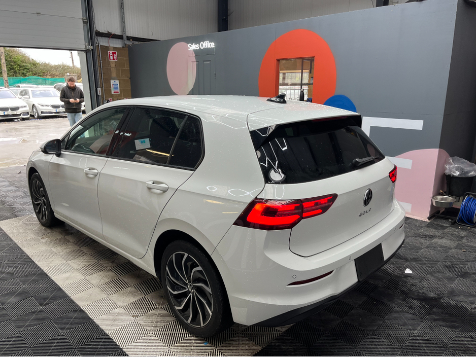 2024 Volkswagen Golf - image 4