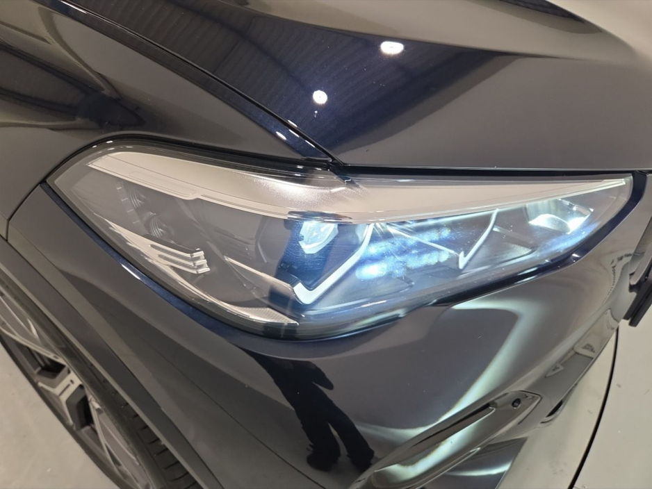 2021 BMW X5 - image 21