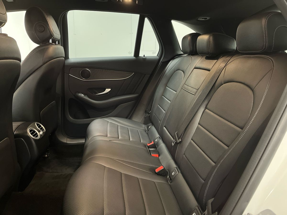 2021 Mercedes-Benz GLC Class - image 13