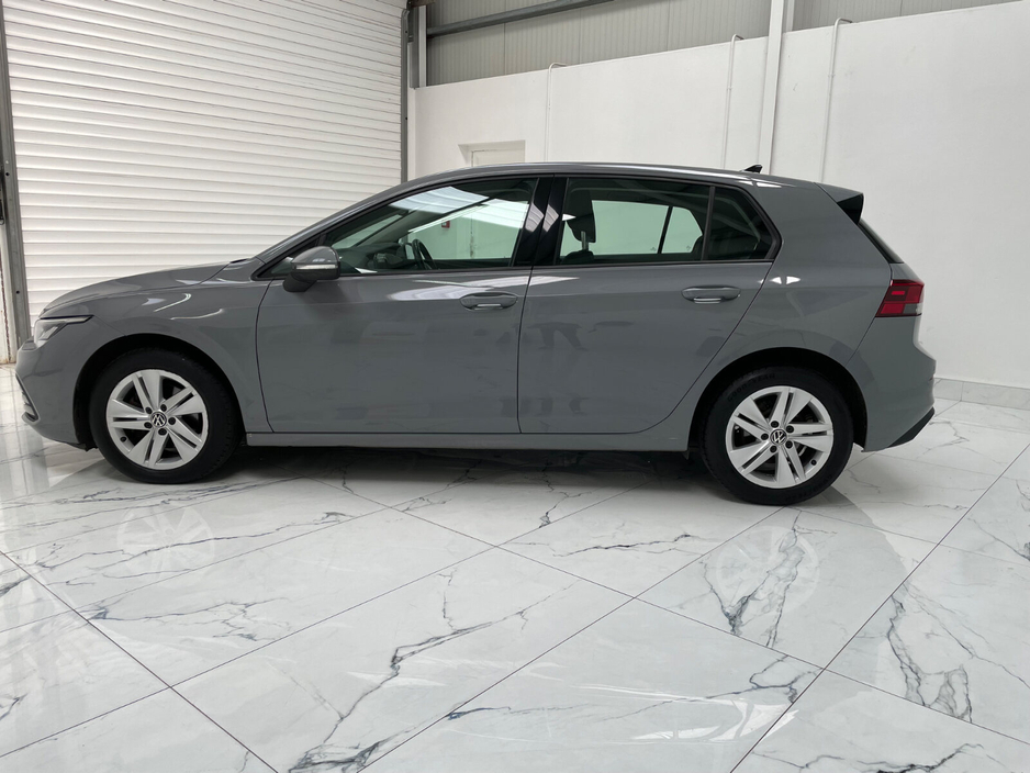 2023 Volkswagen Golf - image 6