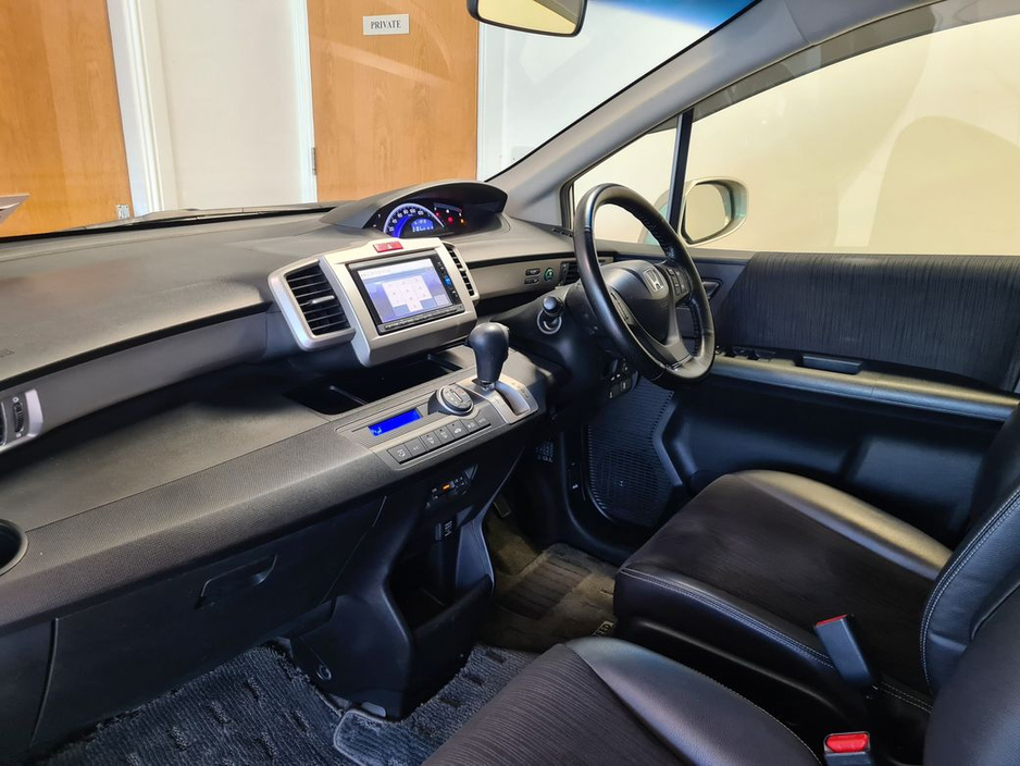 2016 Honda Freed - image 10