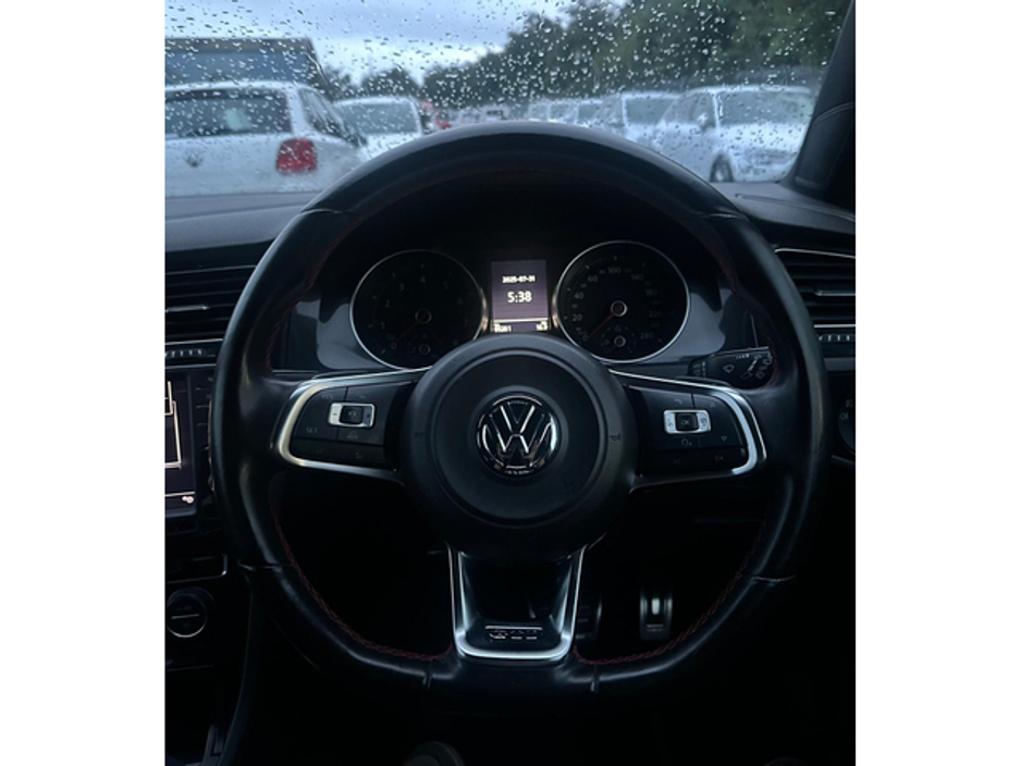 2017 Volkswagen Golf - image 16
