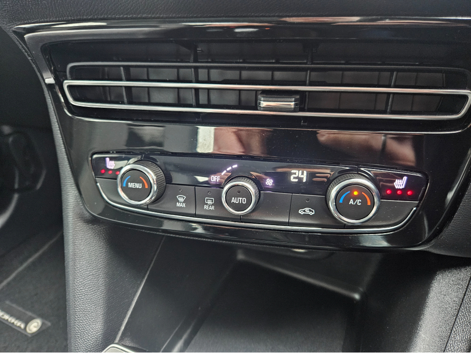 2022 Opel Mokka - image 8