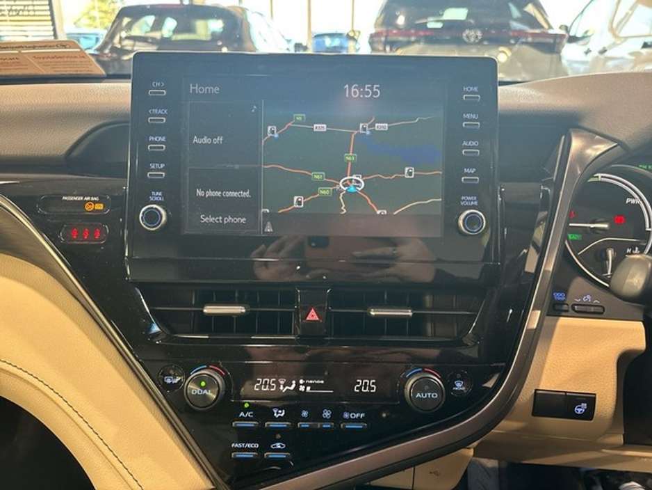 2023 Toyota Camry - image 13