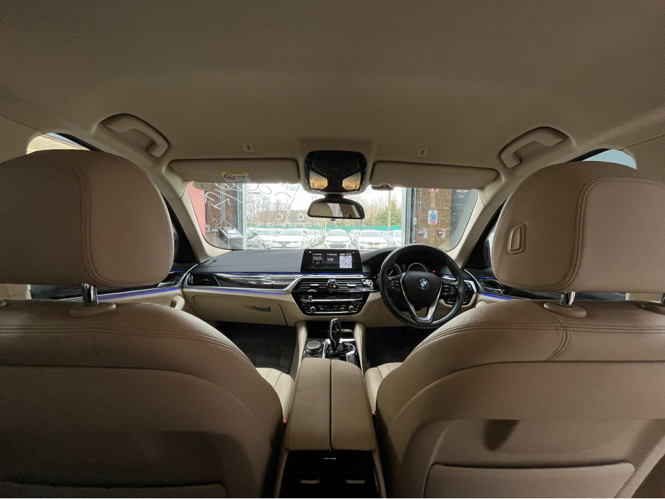 2017 BMW 5 Series - image 19