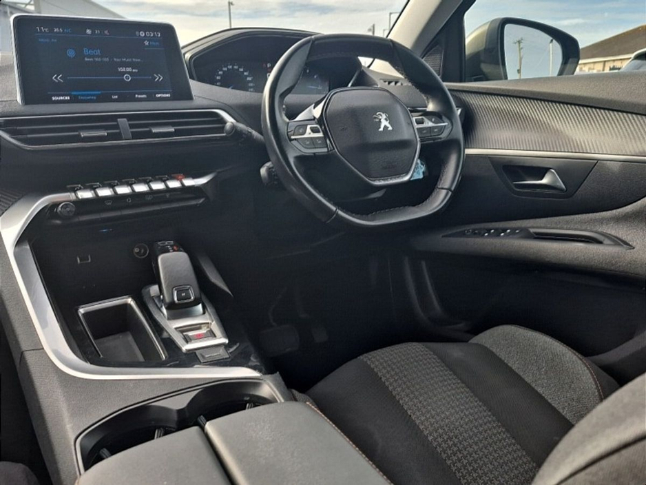2019 Peugeot 3008 - image 12