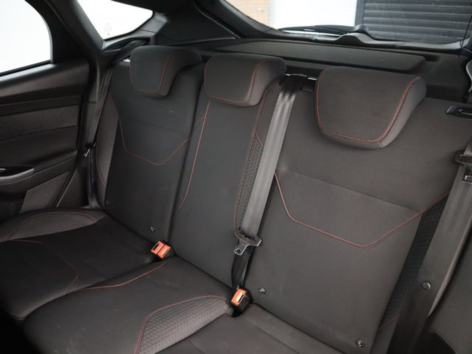 2017 Ford Focus - image 13