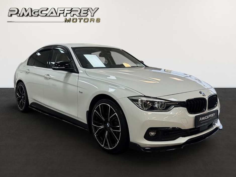 2016 BMW 3 Series - image 3