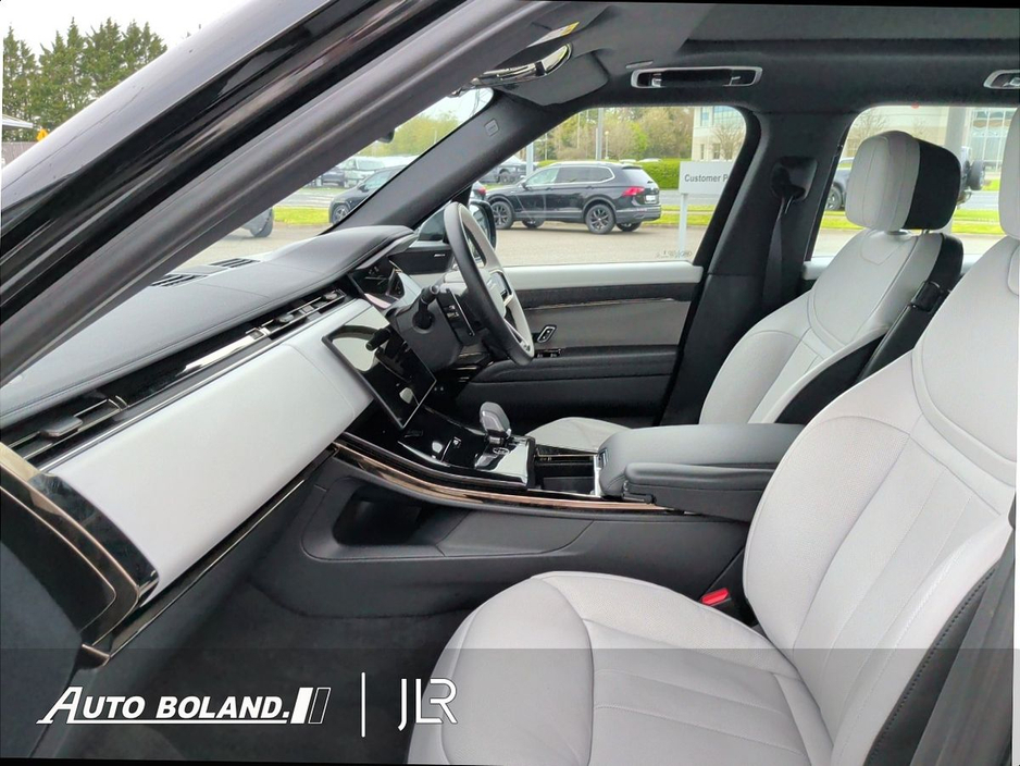 2025 Land Rover Range Rover Sport - image 3