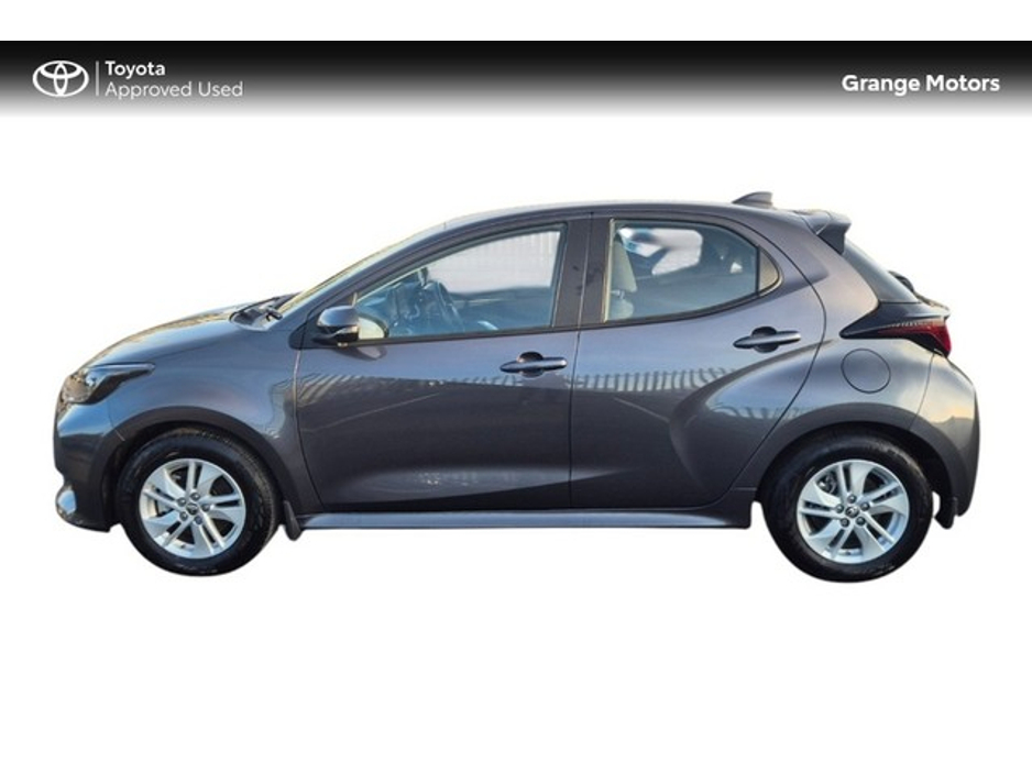 2024 Toyota Yaris - image 16
