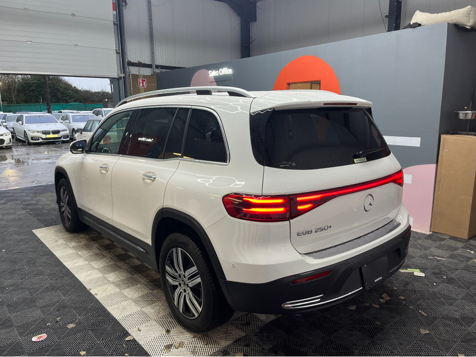 2024 Mercedes-Benz EQB - image 4