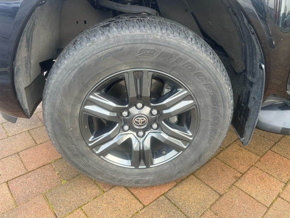 2025 Toyota Hilux 2.4 SR5 D/CAB AUTO €48,950