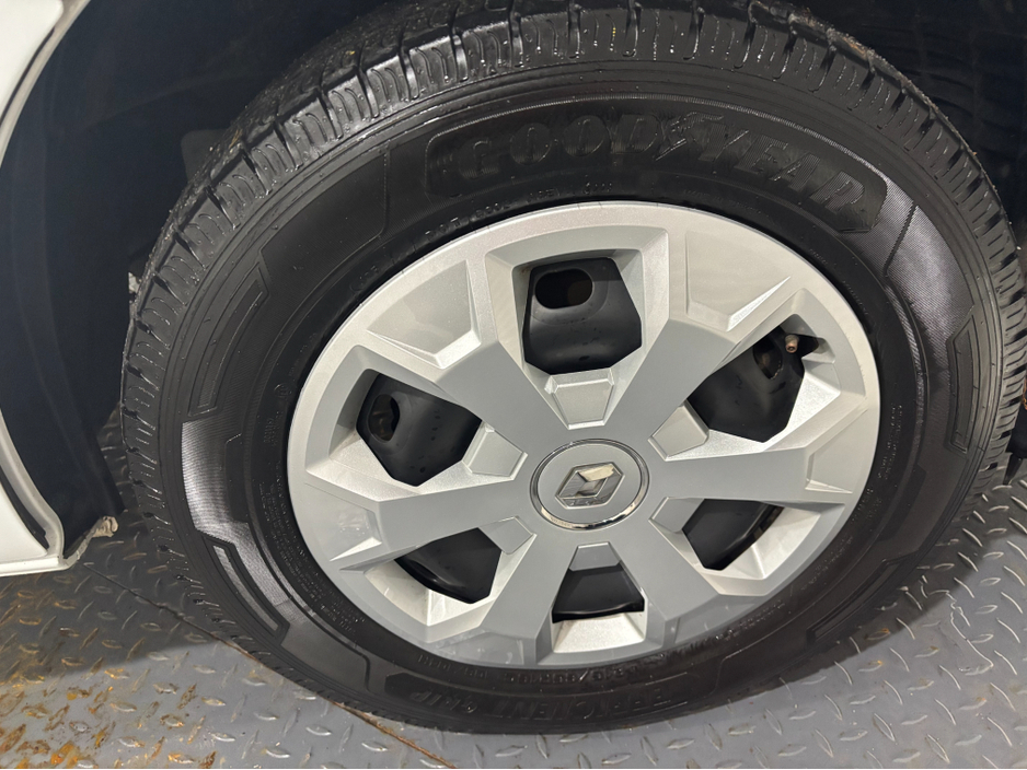 2024 Renault Trafic - image 19