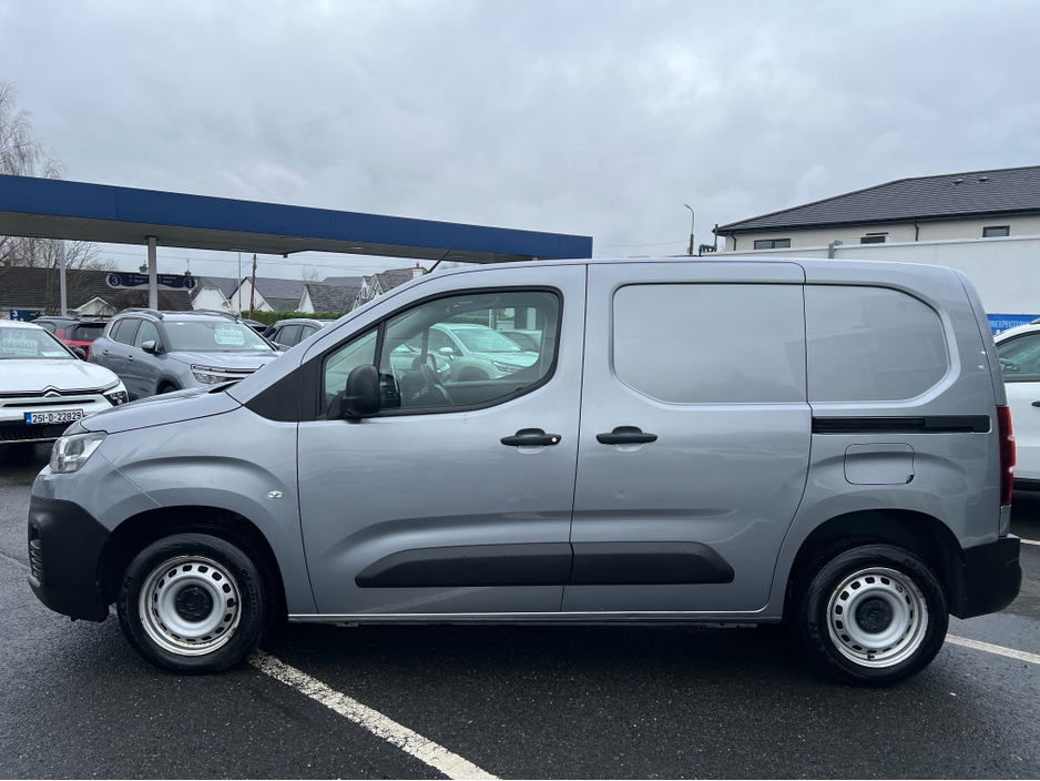 2023 Citroen Berlingo LX BLUEHDI 100 MWB (Price ex vat) €13,950