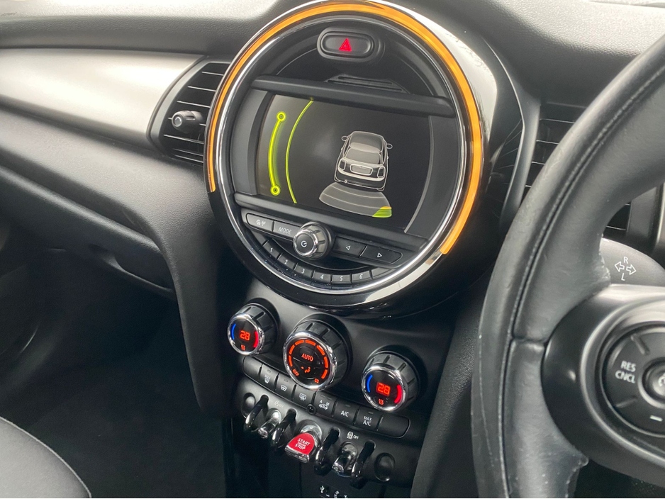 2016 MINI Cooper Manual/Cooper/1.5 Petrol €13,900