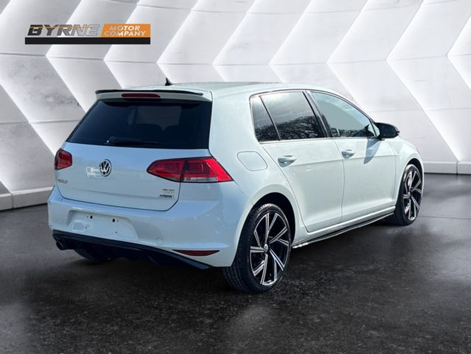 2015 Volkswagen Golf - image 5