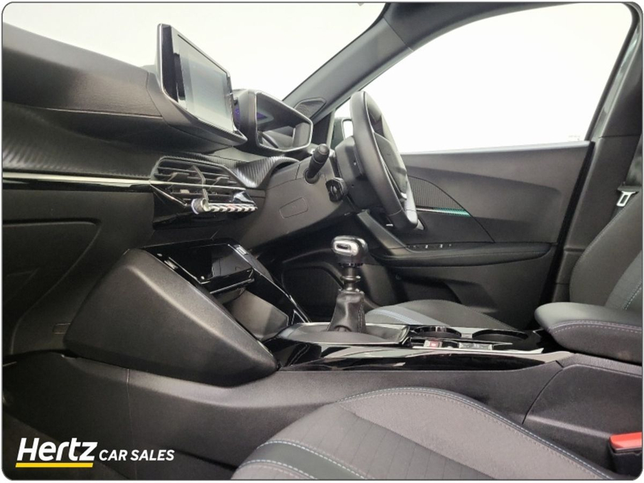 2023 Peugeot 2008 - image 4