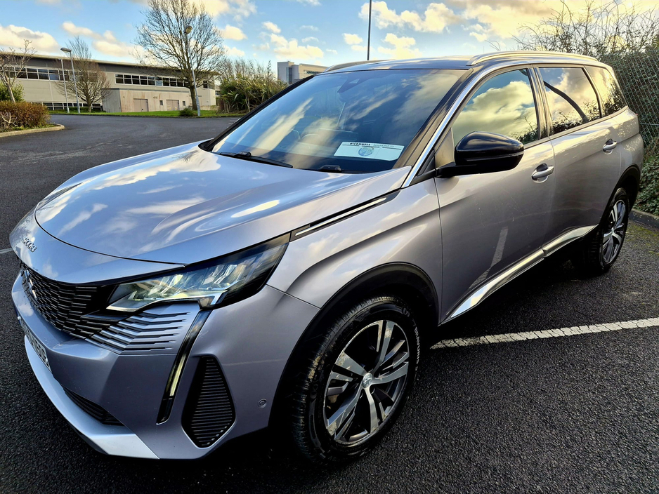 2023 Peugeot 5008  €29,999