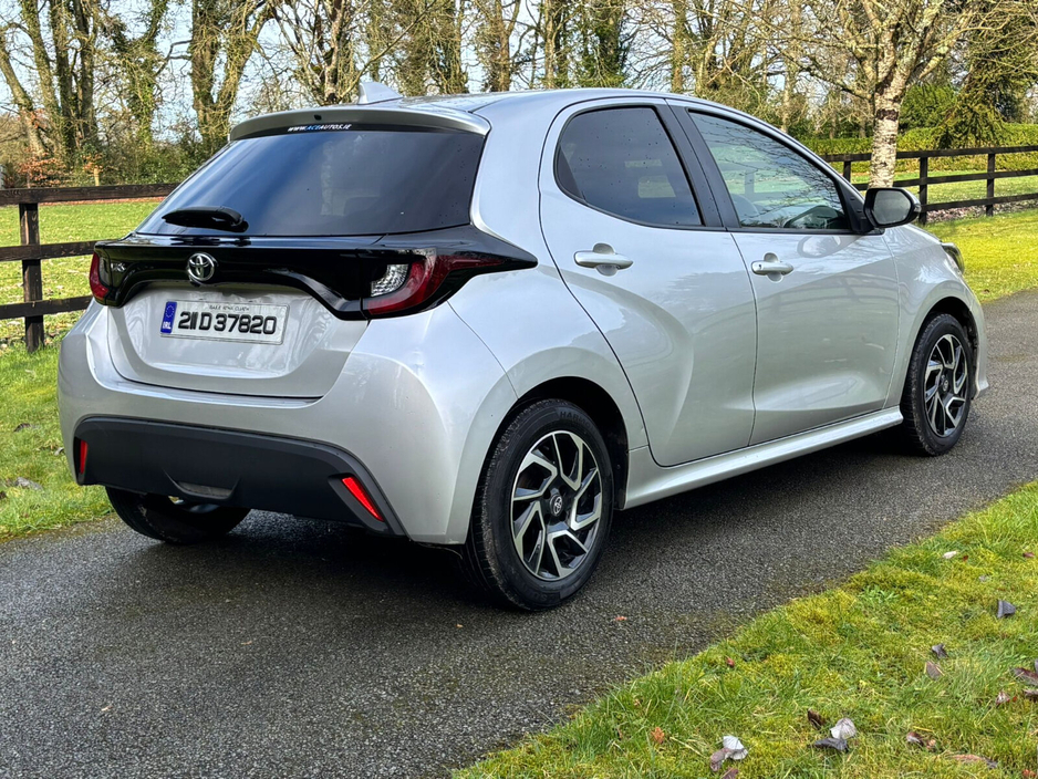 2021 Toyota Yaris - image 8
