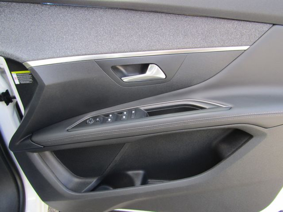 2018 Peugeot 3008 - image 35