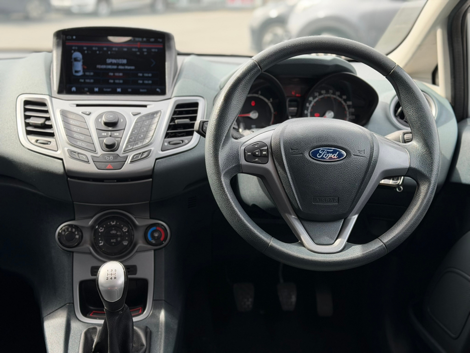 2011 Ford Fiesta - image 8