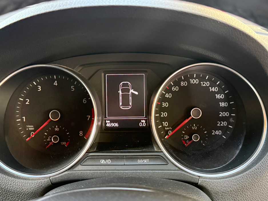 2015 Volkswagen Polo - image 9