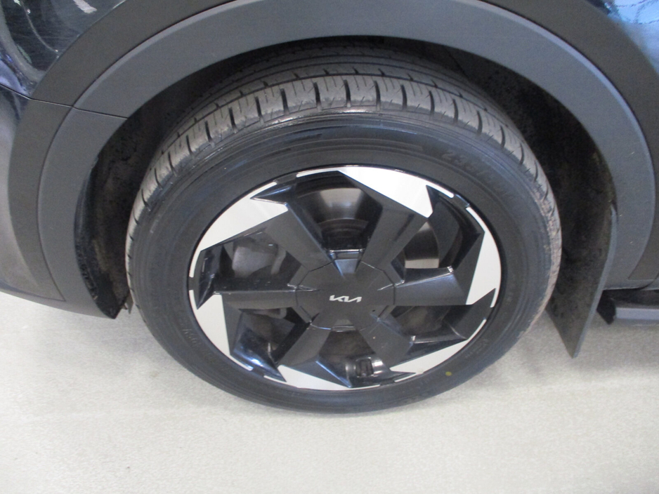 2025 Kia Sorento - image 10