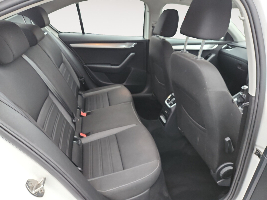 2018 Skoda Octavia - image 6