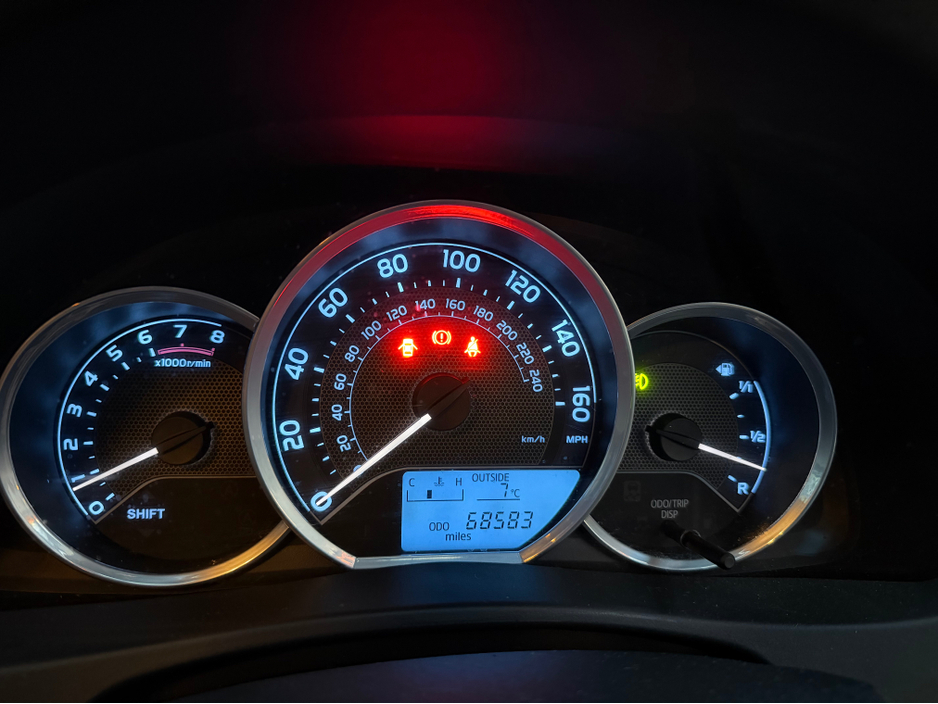 2014 Toyota Auris 1.33 VVT-I DUAL ICON S/S 99BHP 5DR 100BHP €8,990