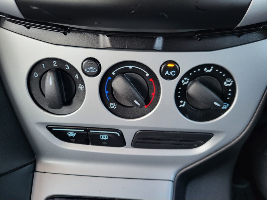 2012 Ford Focus - image 22